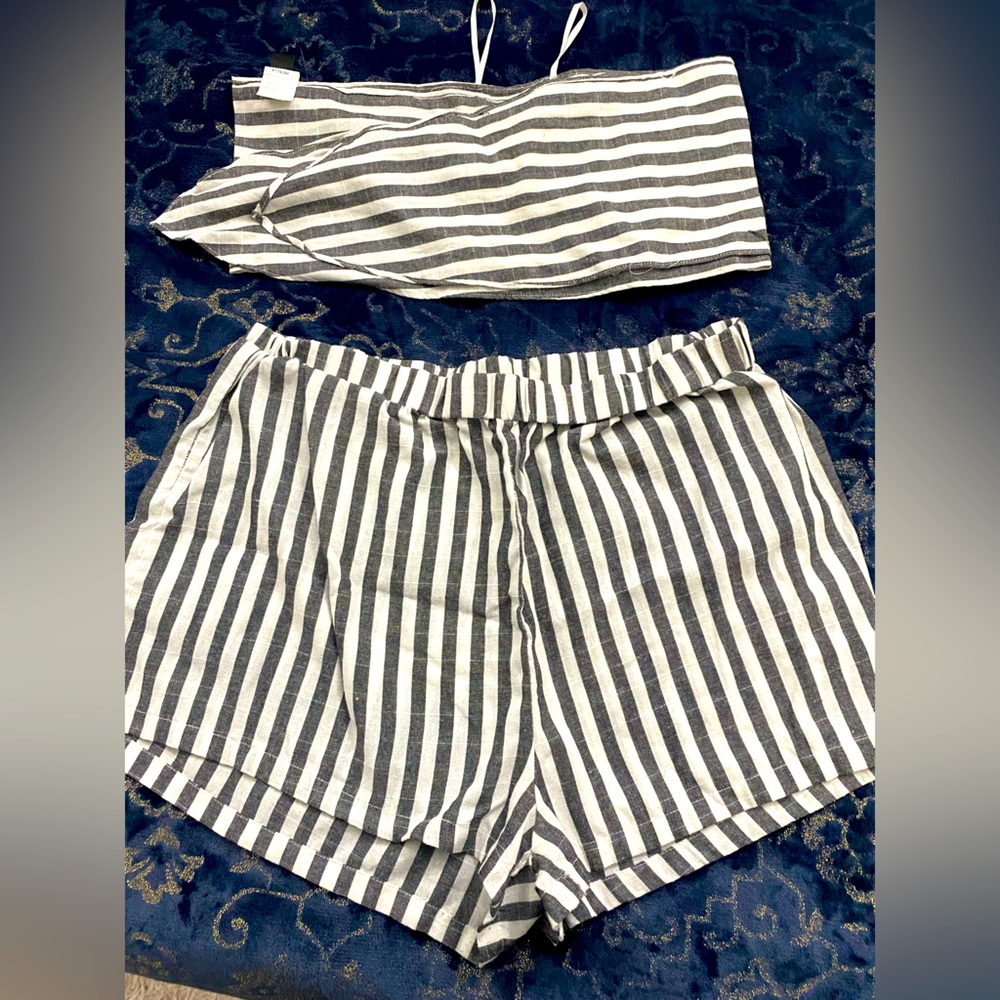 Shorts and top, top ties around you